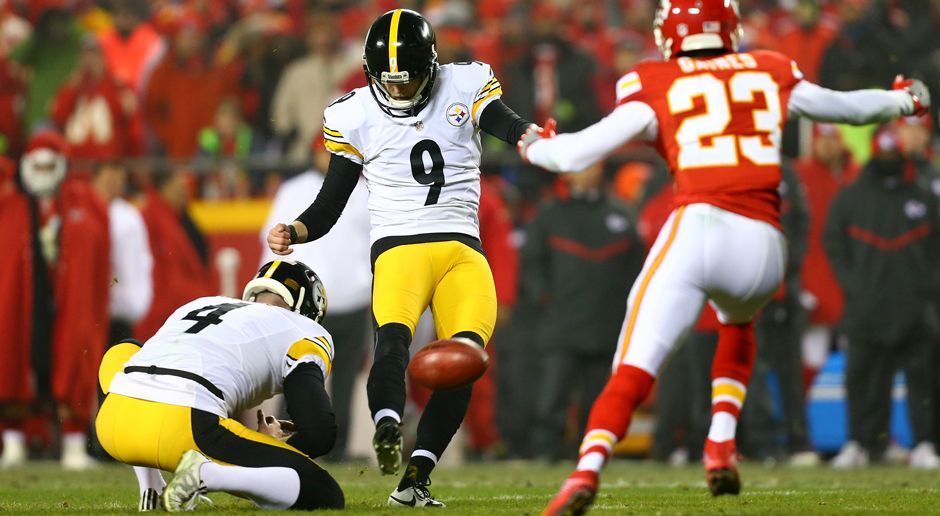 
                <strong>Gewinner: Die Kicker</strong><br>
                Ja, die NFL-Kicker können auch mal bei den Gewinnern auftauchen. Chris Boswell kickt seine Pittsburgh Steelers in der Divisional Round der Playoffs gegen die Kansas City Chiefs im Alleingang zum Sieg. Alle 18 Punkte erfolgen durch Field Goals des 25-Jährigen. Aus Triple-B (Big Ben, Bell und Brown) wird nun Quadruple-B. Und auch in der Partie der Green Bay Packers gegen die Dallas Cowboys schwingt sich Kicker Mason Crosby zum Matchwinner auf.Quadruple-B
              