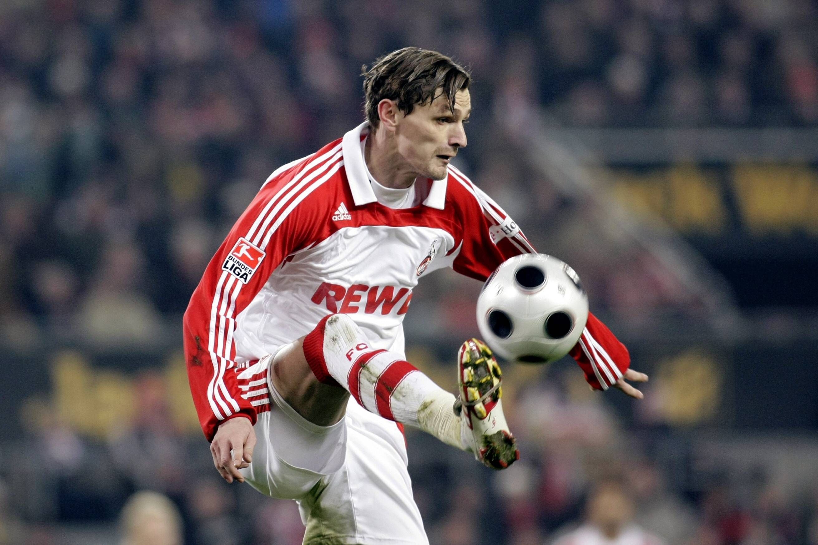 
                <strong>Milivoje Novakovic</strong><br>
                Milivoje Novakovic (2007/08): In Köln ist Novakovic im Sturm lange gesetzt. In der Saison 2007/06 schießt der Slowene den Effzeh mit 20 Treffern in die Bundesliga. 2014 wird der Angreifer bei den Kölnern vom Hof gejagt. Später spielte er noch in Japan und Slowenien, beendete dann 2016 seine Karriere.
              