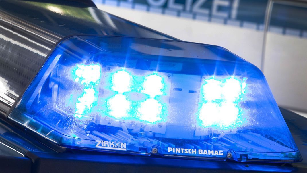 Die Polizei ermittelt gegen Feuerwehrleute aus dem Kreis Heilbronn, weil sie eine Nazi-Parole gerufen haben sollen.
