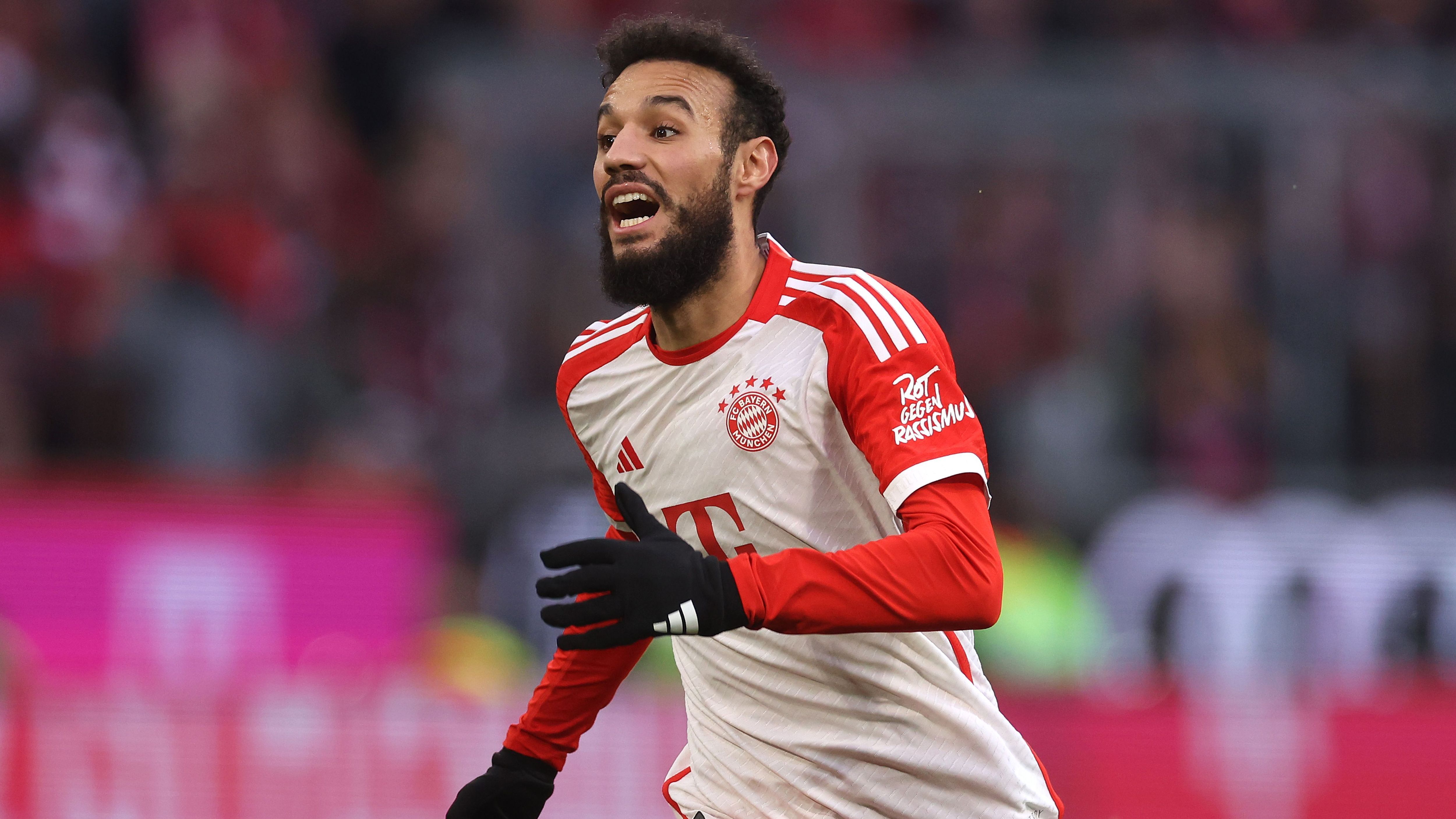 <strong>Verlierer: Noussair Mazraoui</strong><br>Noussair Mazraoui verpasste es, in der laufenden Spielzeit konstant gute Leistungen zu bringen, und wurde rechts hinten teils von Konrad Laimer verdrängt. Sorgte zudem mit seinem Palästina/Israel-Skandal für ein unschönes Thema. Zog sich dann einen Muskelbündelriss zu und wird wohl noch einige Wochen fehlen.