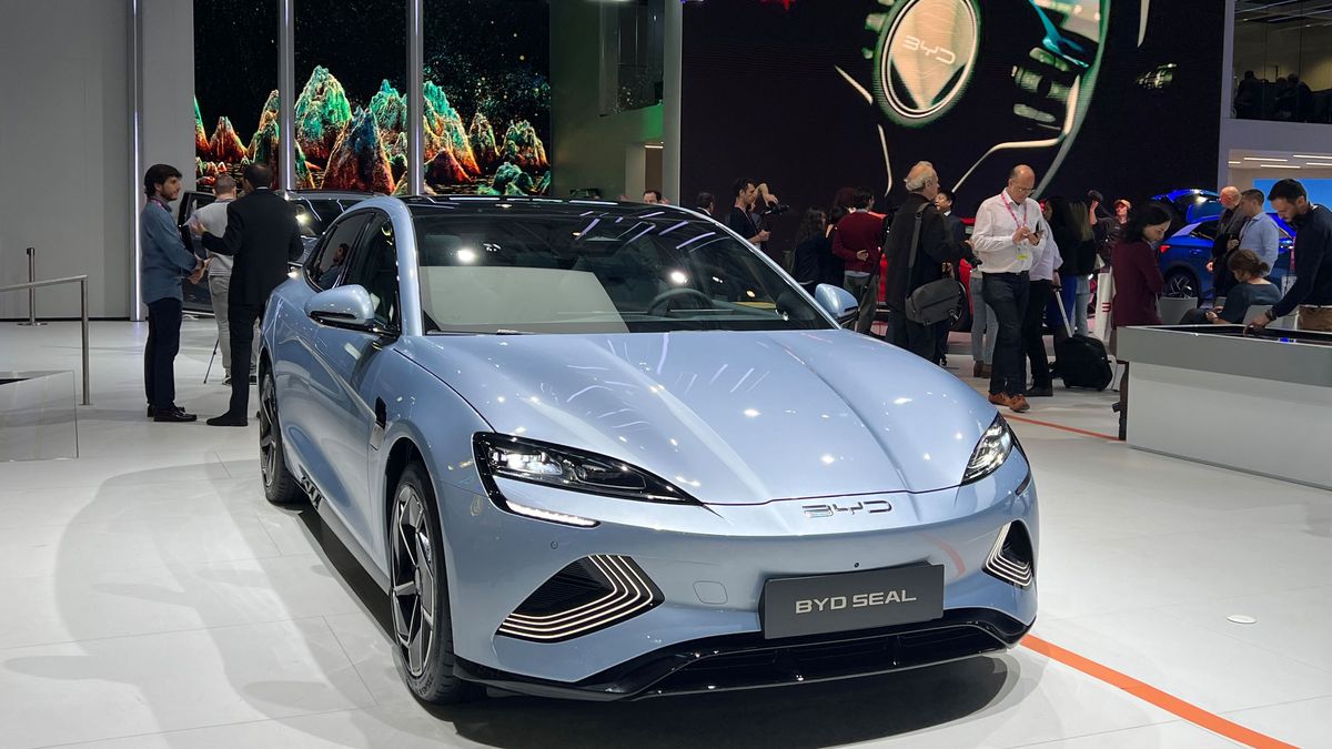 Auto des Herstellers BYD bei einer Ausstellung in Paris im Oktober 2022.