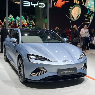 Auto des Herstellers BYD bei einer Ausstellung in Paris im Oktober 2022.