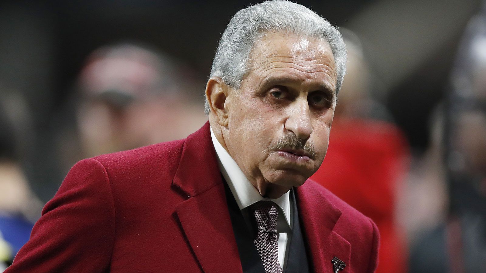 
                <strong>Platz 7: Arthur Blank (Atlanta Falcons)</strong><br>
                Vermögen: 6,1 Milliarden US-DollarPosition unter den reichsten US-Amerikanern: 105Klub gekauft: 2002 für 545 Milliarden US-Dollarbesitzt auch MLS-Klub Atlanta United
              