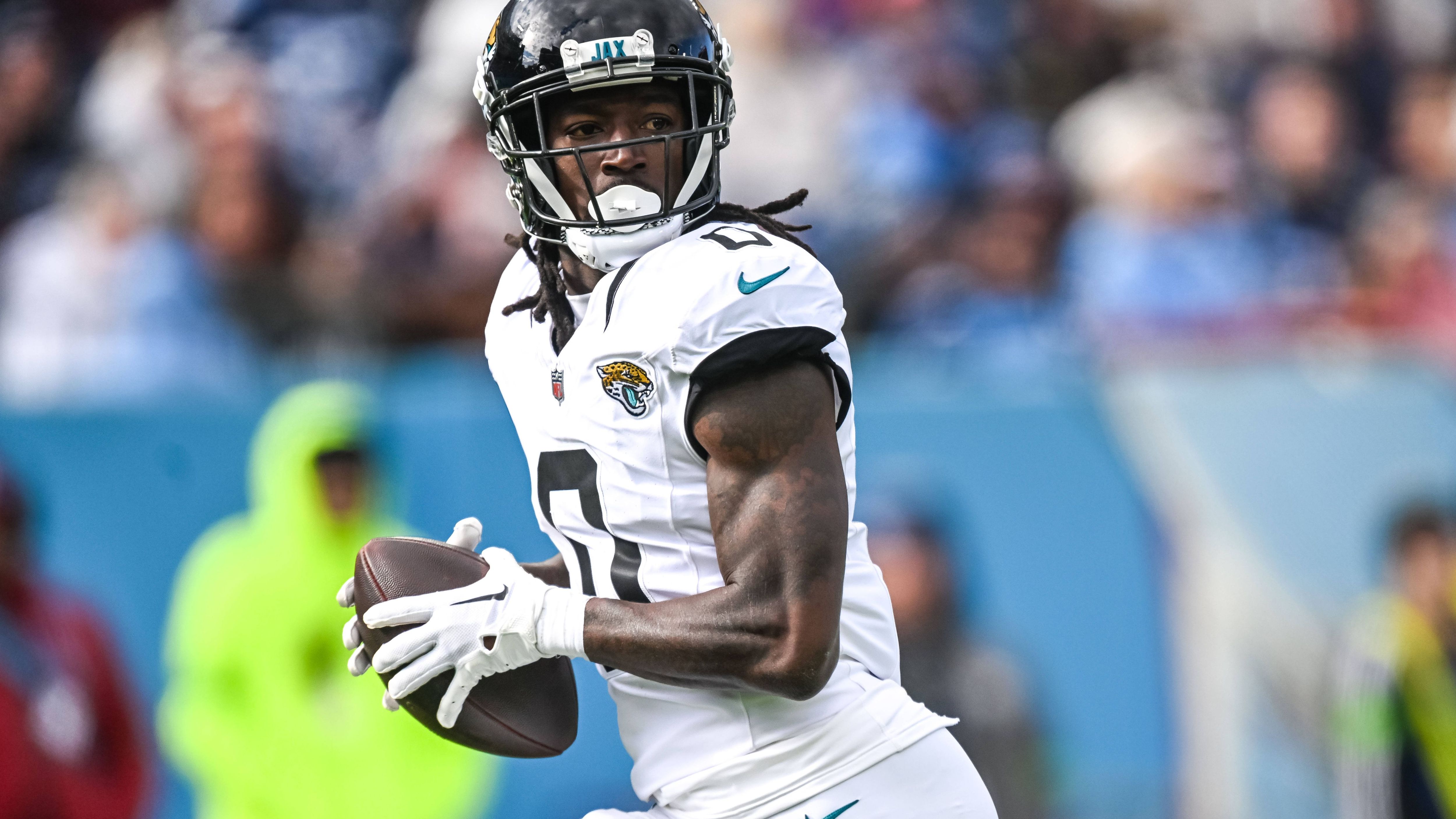 <strong>1.&nbsp;</strong><strong>Calvin Ridley (Tennessee Titans)<br></strong>Calvin Ridleys NFL-Rückkehr in der vergangenen Saison bei den Jacksonville Jaguars war mit gut 1.000 Receiving Yards ordentlich, aber keinesfalls berauschend. Trotzdem hat er nun bei den Titans einen Vierjahresvertrag über gigantische 92 Millionen Dollar erhalten, 50 Millionen davon garantiert.