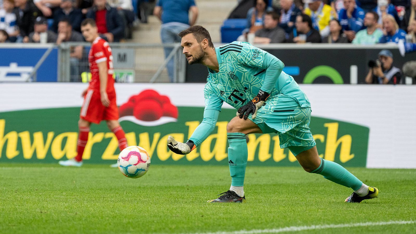 
                <strong>Sven Ulreich</strong><br>
                Der Vertreter von Manuel Neuer präsentiert sich in Sinsheim souverän. Bei den wenigen Bewährungsproben, vor allem gegen Rutter bzw. Prömel, zeigt der Routinier seine Klasse mit sehr guten Reflexen. ran-Note: 2.
              