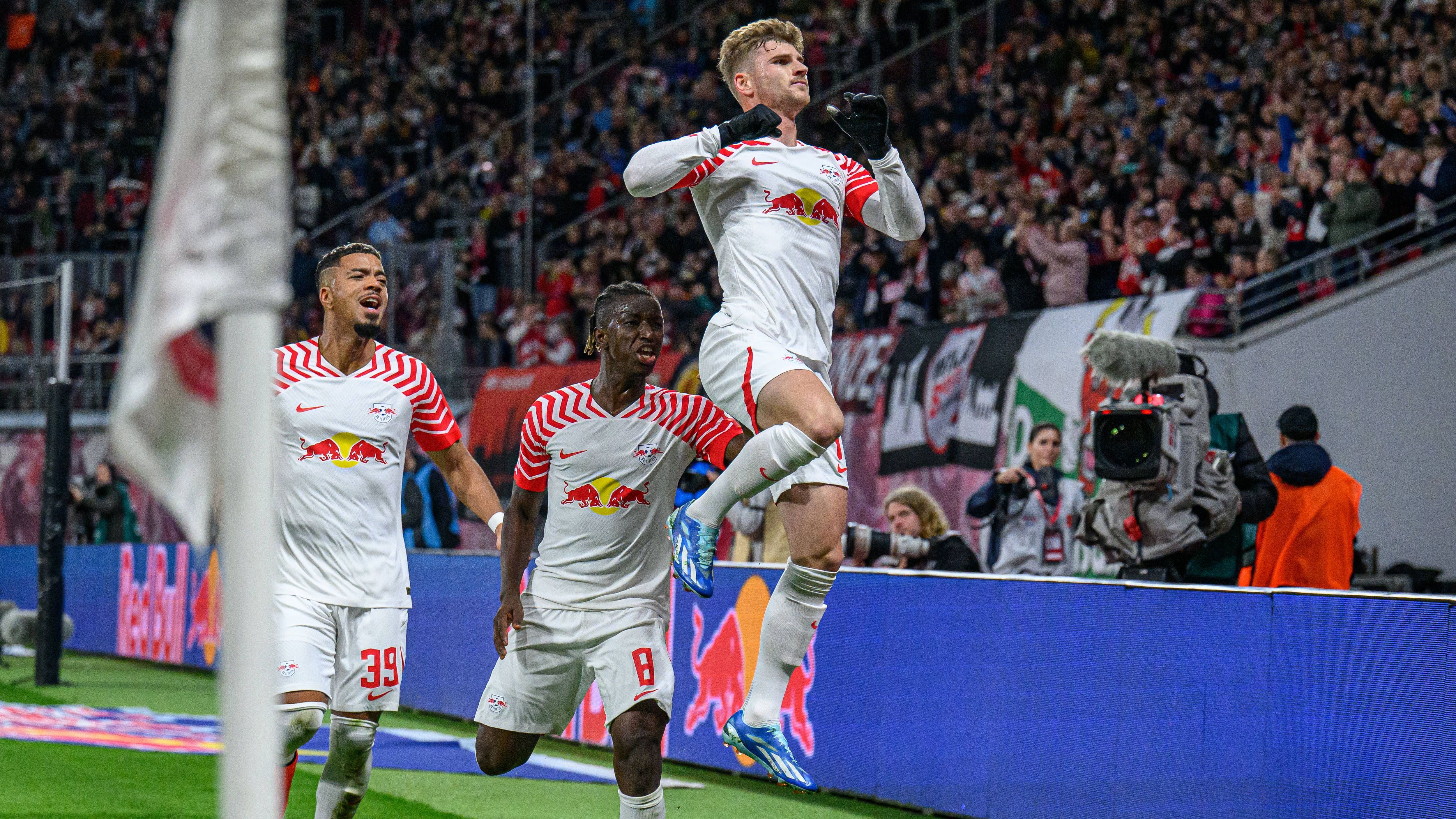 <strong>Timo Werner (RB Leipzig)</strong><br>... Zum einen das Gehalt in Höhe von zehn Millionen Euro und zum anderen die Vertragslaufzeit. Die Verhandlungen sollen bereits laufen, Werner möchte wohl unbedingt in die US-Metropole. Neben der MLS besteht wenig Interesse an dem 29-Jährigen. Einzig aus der Türkei soll loses Interesse an Werner bestehen - im Gegensatz zu Leroy Sane schließt der ehemalige Nationalspieler den Schritt aber aus.