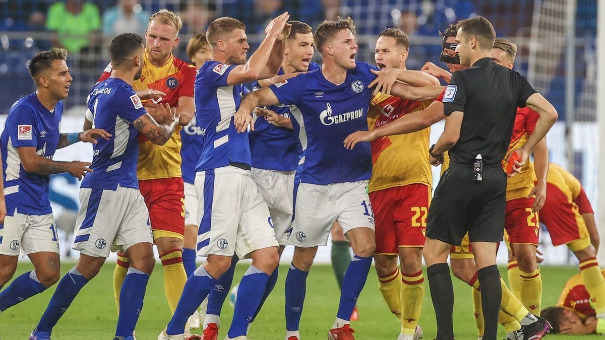 Schalke verliert gegen Karlsruhe