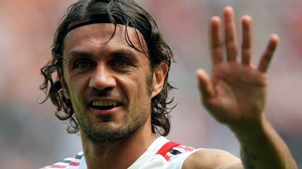 
                <strong>Paolo Maldini</strong><br>
                Paolo Maldini, linker Verteidiger: Zum Ende ihrer beiden Karrieren treffen sich die beiden Ikonen beim AC Milan. Maldini dürfte dabei bei Ronaldo einen bleibenden Eindruck hinterlassen haben. Es reicht zumindest für die Traumelf. Völlig verständlich.
              