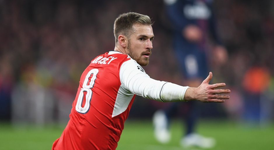 
                <strong>Aaron Ramsey (FC Arsenal)</strong><br>
                Nach Gareth Bale könnte der nächste Waliser zu Real Madrid wechseln. Nach Informationen der englischen Zeitung "The Sun" soll Aaron Ramsey künftig das Mittelfeld der Madrilenen verstärken. Der 25-Jährige steht noch bis 2018 beim FC Arsenal unter Vertrag und soll 30 Millionen Euro kosten.
              