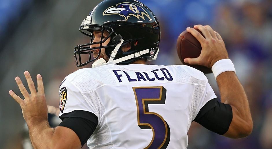 
                <strong>Gewinner: Baltimore Ravens</strong><br>
                Nach dem verlorenen letzten Jahr ohne den lange verletzten Quarterback Joe Flacco greifen die Ravens in dieser Saison wieder an. Und die Preseason verlief schon vielversprechend: Als eines von vier Teams geht Baltimore mit der perfekten Ausbeute von vier Siegen in die neue Saison. Beim Dress Rehearsal in Week 3 konnte dann auch Flacco wieder mitwirken und zeigte eine solide Leistung. Dazu ließ die Defense nie mehr als 19 gegnerische Punkte zu. Nach der Katastrophenbilanz von 5:11 aus der letzten Saison dürfte in diesem Jahr in der AFC North mehr drin sein.
              