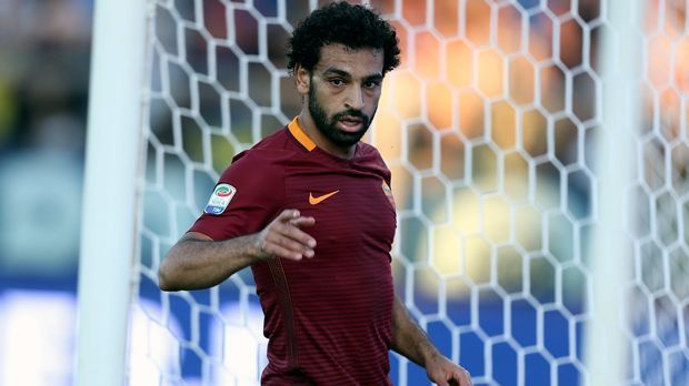 
                <strong>Platz 1- Mohamed Salah (Rechtsaußen)</strong><br>
                Nationalität: ÄgyptenWechsel: vom AS Rom zum FC LiverpoolZeitpunkt des Wechsels: Juli 2017Ablösesumme: 42 Millionen Euro
              