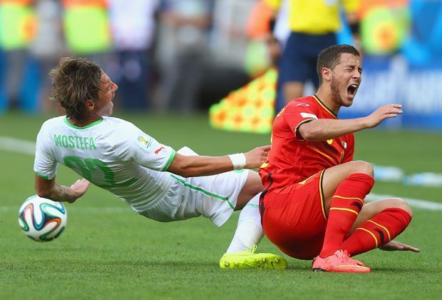 
                <strong>Belgien vs. Algerien - Die Schreie</strong><br>
                Na, wer schreit hier denn wohl lauter? Und wer ist überhaupt der Gefoulte? Der Belgier Eden Hazard (rechts) oder der Algerier Mehdi Mostefa? Schwer zu sagen.
              