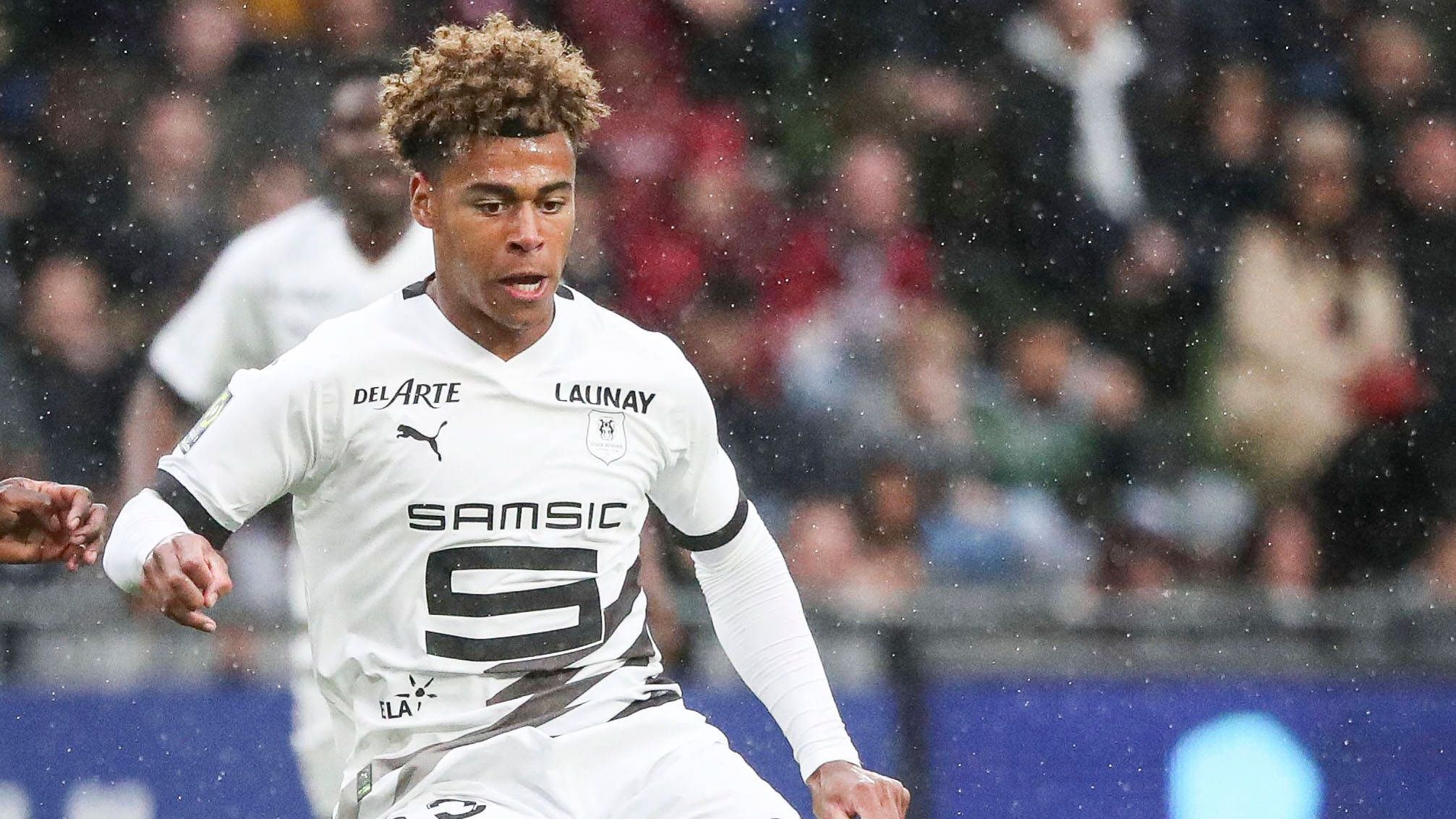 <strong>Désiré Doué (Stade Rennes)</strong><br>Schnappt der FC Bayern München seinem Titelkonkurrent aus Leverkusen jetzt dieses Talent weg? Wie "<em>Sky Sport"</em>&nbsp;berichtet, soll der 19-Jährige&nbsp; Désiré Doué beim FC Bayern sehr begehrt sein. Der Teenager&nbsp;spielt mit Stade Rennes bei einem der renommiertesten Ausbildungsvereine der Ligue 1, hat bereits 76 Profi-Spiele verbucht und läuft für die französische U23-Nationalmannschaft auf.&nbsp;