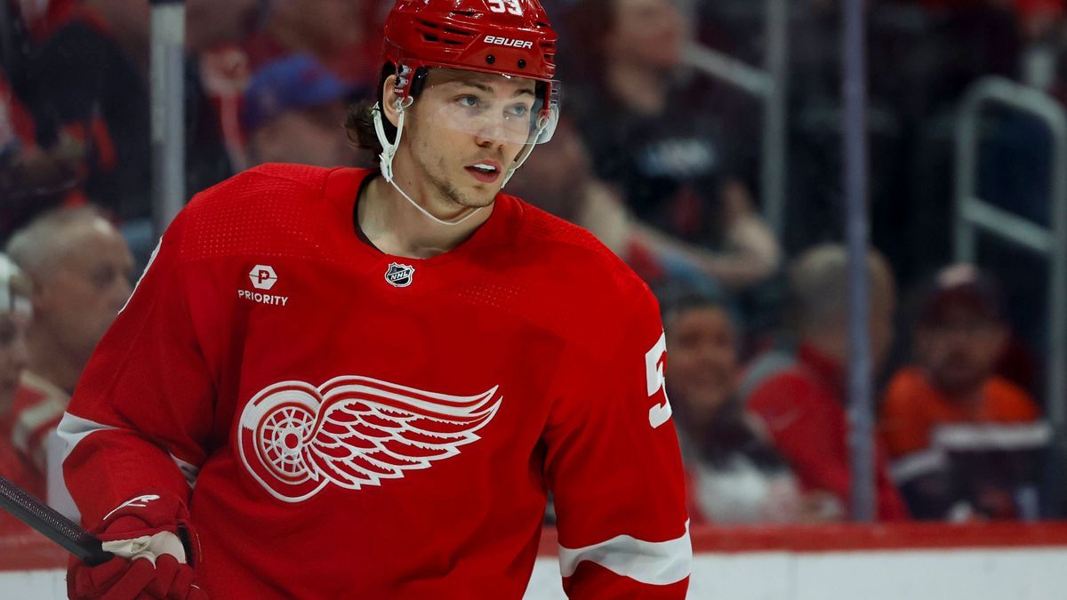 NHL, Eishockey Herren, USA Washington Capitals at Detroit Red Wings Apr 9, 2024; Detroit, Michigan, USA; Detroit Red Wings defenseman Moritz Seider (53) skates in the first period against the Washi...