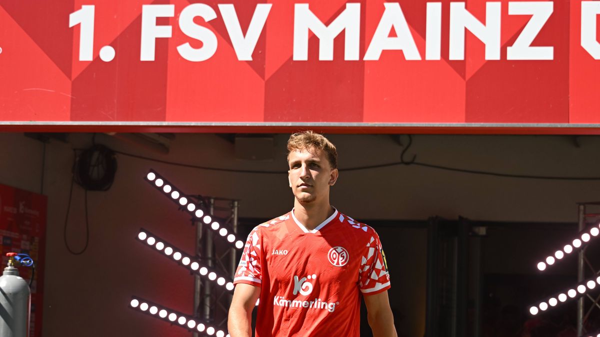 09.08.2025, xsltx, Fussball Testspiel, FSV Mainz 05 - Racing Straßburg v.l. Nelson Weiper (1. FSV Mainz 05) (DFL DFB REGULATIONS PROHIBIT ANY USE OF PHOTOGRAPHS as IMAGE SEQUENCES and or QUASI-VIDE...