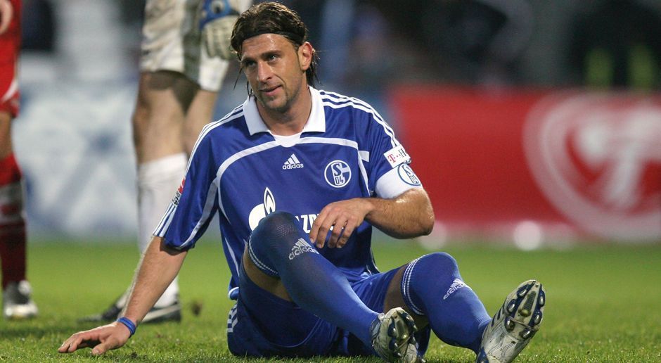 
                <strong>Innenverteidiger: Marcelo Bordon (87)</strong><br>
                Innenverteidiger: Marcelo BordonGesamt-Stärke: 87Verein: FC Schalke 04
              