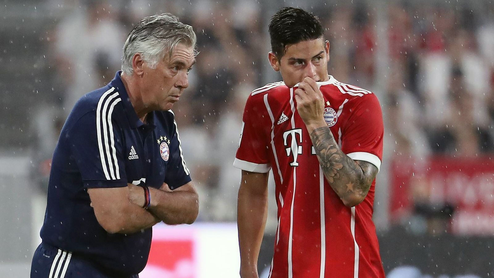 
                <strong>Carlo Ancelotti und James Rodriguez</strong><br>
                Eine wahre Trainer-Spieler-Bromance verbindet den Italiener Carlo Ancelotti und James Rodriguez. Der italienische Ex-Bayern-Coach holte den Spielmacher 2017 als Wunschspieler von Real Madrid nach München. Auch in Spaniens Hauptstadt hat das Duo zuvor zusammengearbeitet. Doch die Ancelotti-James-Allianz hielt in München nur ein paar Wochen. Nach fünf Einsätzen (ein Tor, eine Vorlage) des Kolumbianers unter Ancelotti wurde dieser im September 2017 gefeuert. In weiterer Folge ließ James Rodriguez unter Ancelottis Nachfolgern seine Klasse gelegentlich aufblitzen, zu einer festen Verpflichtung kam es aber nicht. Zuletzt trafen sich Rodriguez und Ancelotti beim FC Everton wieder, wohin der Italiener seinen Ziehsohn im Sommer 2020 nachholte. Nachdem Ancelotti mittlerweile aber wieder Real-Coach ist, hat Rodriguez bei den "Toffees" keine Perspektive mehr. 
              