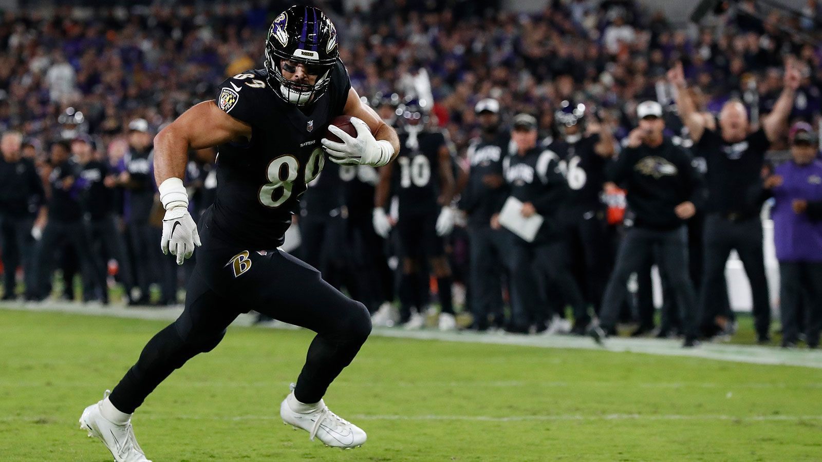 
                <strong>Geteilter 4. Platz: Baltimore Ravens</strong><br>
                &#x2022; Anzahl der Nominierungen: 6<br>&#x2022; Nominierte Spieler: Mark Andrews (TE, im Bild), Patrick Ricard (FB), Roquan Smith (ILB), Marlon Humphrey (CB), Devin Duvernay (RS), Justin Tucker (K)<br>
              