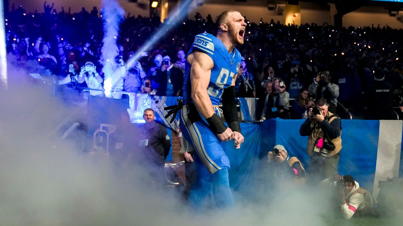<strong>Platz 6: Detroit Lions <br></strong>Mit Defensive Tackle Tyleik Williams überraschten die Lions in Runde eins die meisten Experten - gerade, weil DT kein Need für Detroit war. Mit Isaac TeSlaa holte man außerdem einen spannenden Receiver. In der Free Agency lief es vergleichsweise ruhig in Detroit. Einzig D.J. Reed unterschrieb einen hoch dotierten Vertrag, er soll die Secondary stärken. Es wird aber spannend zu sehen sein, wie vor allem die Offense ohne Offensive Coordinator Ben Johnson funktionieren wird.