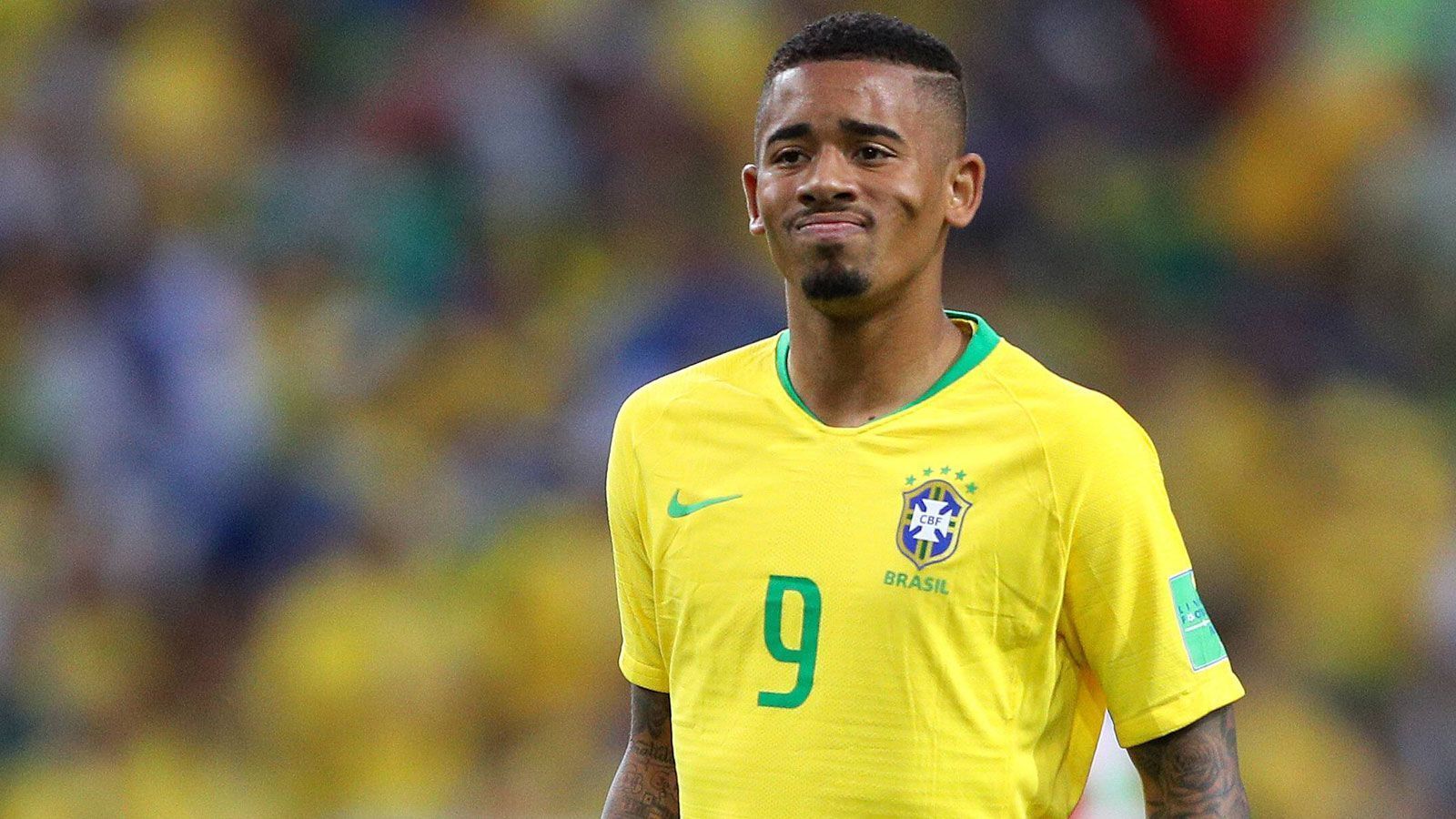 
                <strong>Gabriel Jesus</strong><br>
                Ist bis Mitte der ersten Halbzeit komplett abgemeldet und unsichtbar, findet dann mit der restlichen Mannschaft immer besser ins Spiel. Kommt zu vereinzelt guten Aktionen, bleibt aber im Vergleich zur restlichen Offensive blass. ran-Note: 4
              