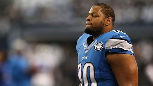 <strong>Detroit Lions (2010)</strong><br>Spieler: Ndamukong Suh (DT)<br>Jahr des Drafts: 2010<br>Jahr des ersten Awards: 2010<br>Award: Defensive Rookie of the Year