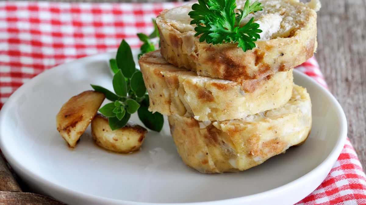 Semmelknödel aus der Gugelhupfform
