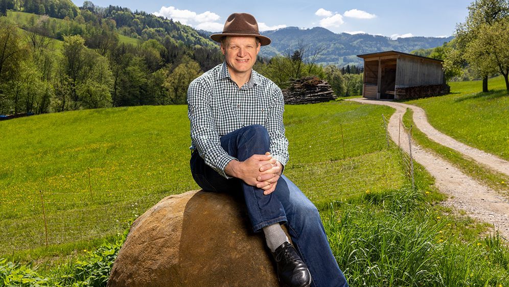 Seine Herzensdame sollte gerne tanzen, gesellig sein und Interesse an Landwirtschaft haben. Über eine Begleitung in die Kirche würde sich Martin freuen.