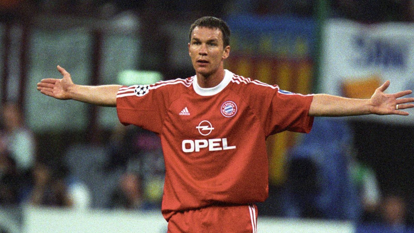 
                <strong>Patrik Andersson</strong><br>
                In Gladbach war Patrik Andersson Teamkollege von Effenberg, der Schwede gab von 1993 bis 1999 den Abwehrchef der Borussia. Dann zog es auch ihn nach München, wo er zwischen 1999 bis 2001 ebenfalls drei Mal Meister und einmal Champions-League-Sieger wurde. Andersson sorgte mit seinem verwandelten Freistoß beim Saisonfinale 2000 übrigens für die Schalker Meisterschaft der Herzen.
              