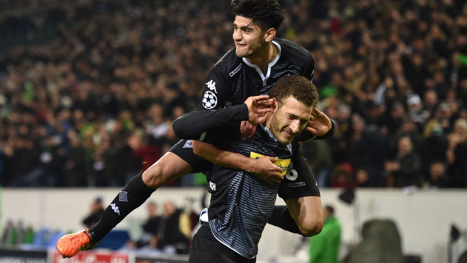 
                <strong>CL-Gruppenphase: BORUSIA MÖNCHENGLADBACH - FC Sevilla 4:2 (25. November 2015)</strong><br>
                Vielleicht der beste Auftritt der Fohlenelf in der Champions League bis jetzt - und ganz sicher der attraktivste: Nach Lars Stindls 1:0 in der 29. Minute entwickelte sich eine ausgeglichene, hochunterhaltsame Partie. Doch so richtig los ging die wilde Fahrt es ab der 68. Minute, fünf weitere Tore setzten diesem Fußball-Highlight in Highspeed die Krone auf.
              