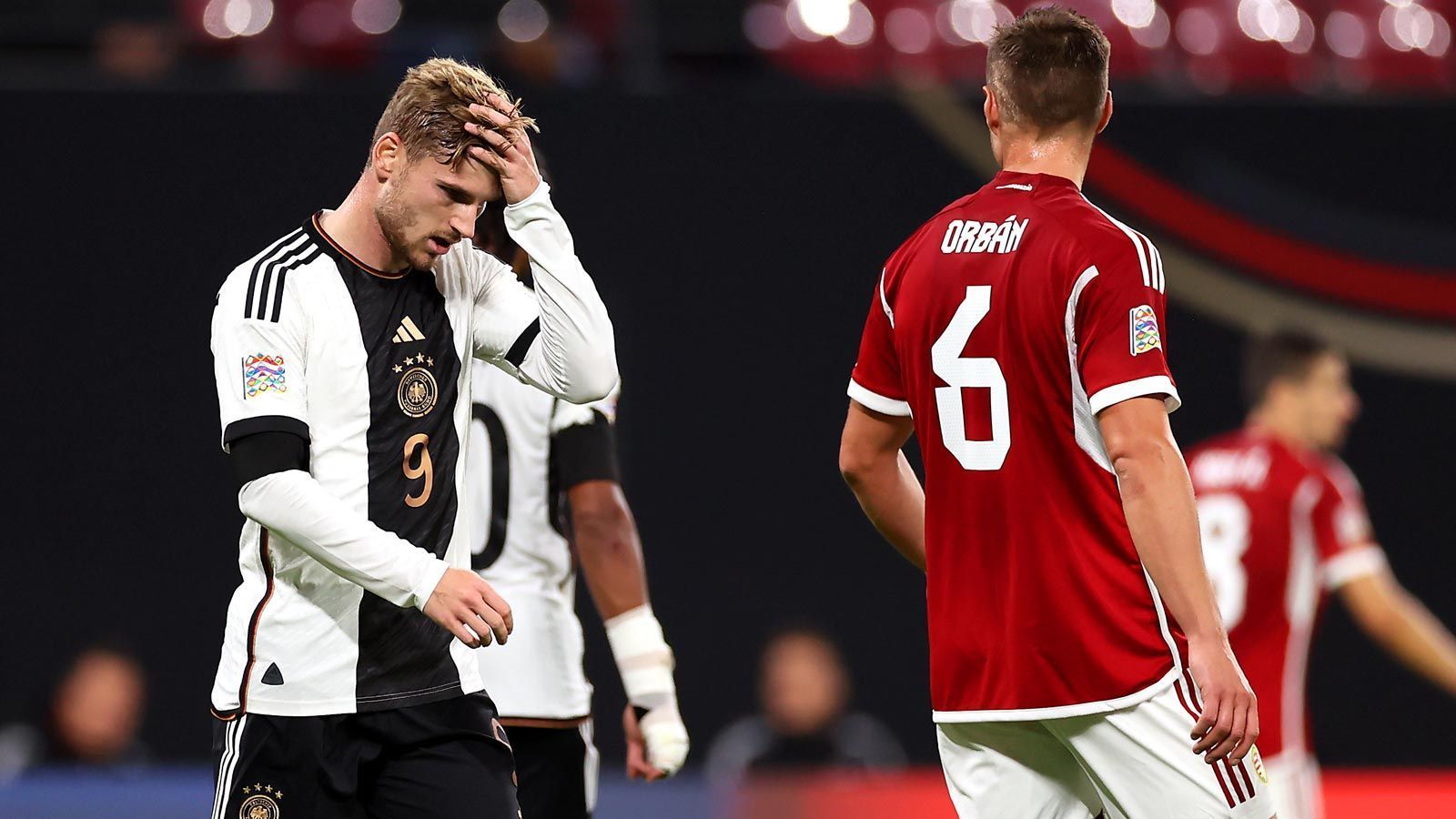 
                <strong>Die DFB-Stars in der Einzelkritik </strong><br>
                Deutschland kassiert mit dem 0:1 gegen Ungarn die erste Niederlage unter Hansi Flick und verspielt damit den Gruppensieg in der Nations League und hat damit auch keine Chance mehr auf das Finalturnier. ran bewertet den Auftritt der deutschen Stars in der Einzelkritik.
              