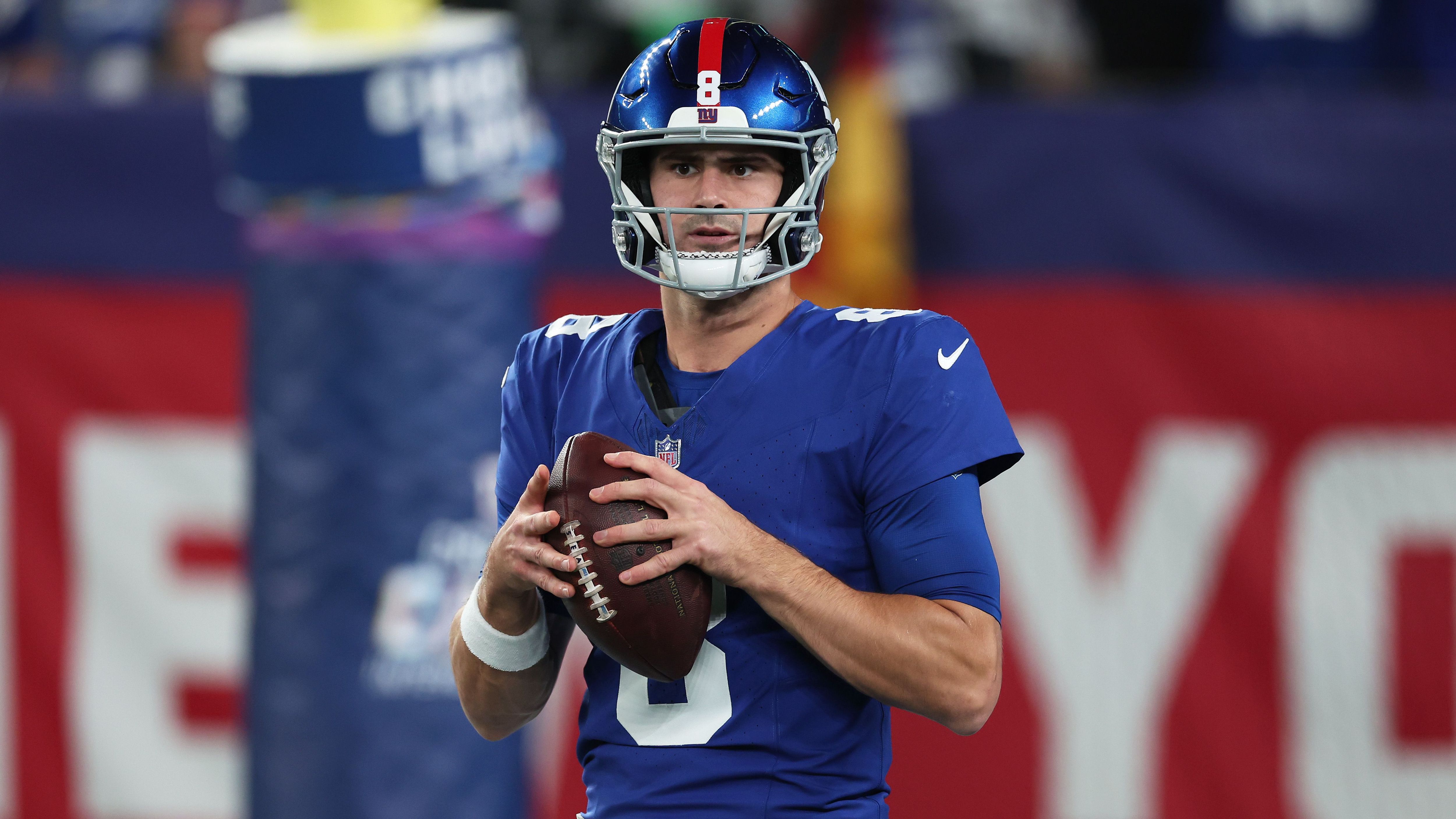 <strong>Daniel Jones</strong><br>Tatsächlich weist Jones in der NFL-Geschichte die mit großem Abstand schlechteste Bilanz eines Starting Quarterbacks in der Prime Time auf. Nicht einmal acht Prozent seiner Spiele in der Dunkelheit konnte er gewinnen. Sein einziger Sieg war das 20:12 bei den Washington Commanders in Woche 15 der Vorsaison.