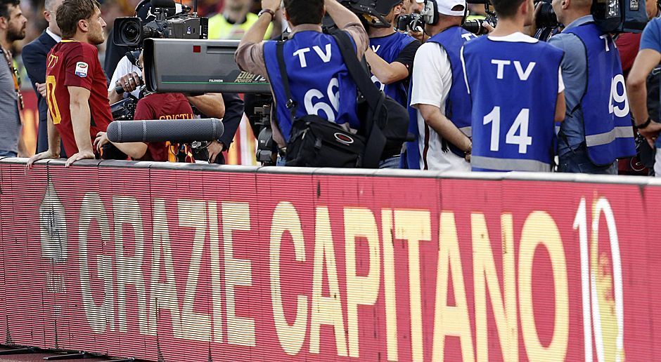 
                <strong>Der tränenreiche Abschied das Francesco Totti</strong><br>
                Diesem Banden-Slogan ist nichts hinzuzufügen.
              