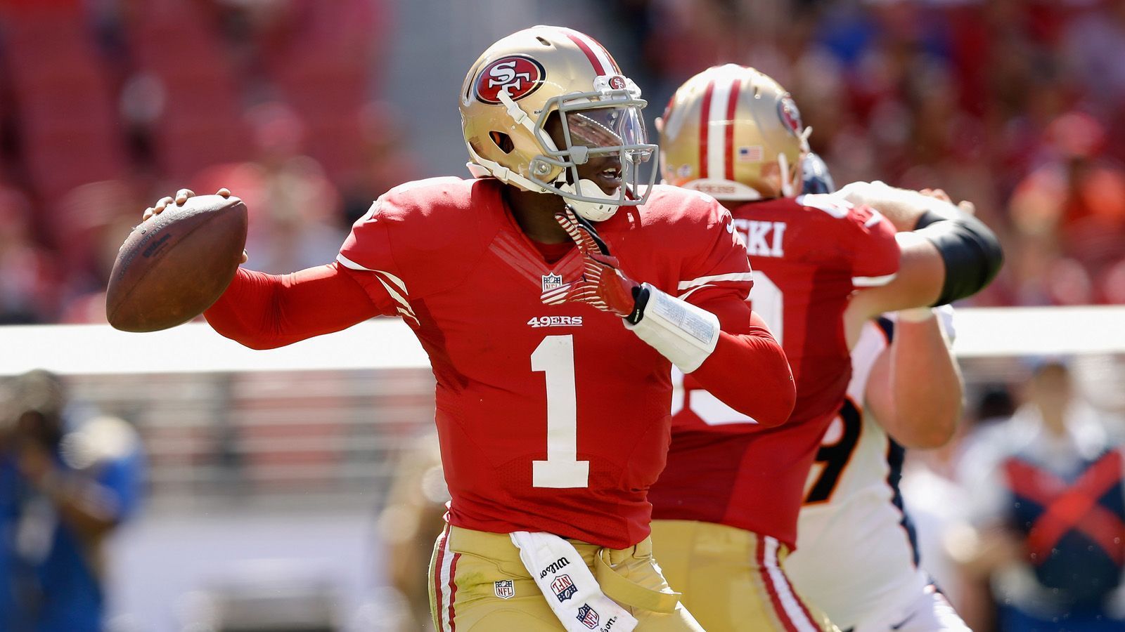 
                <strong>San Francisco 49ers (2012, 2014, 2020-21)</strong><br>
                Insgesamt drei Mal in seiner Karriere zog es Johnson zu den San Francisco 49ers. In den 53-Mann-Kader schaffte er es nie. 2012 wurde er vor der Regular Season entlassen, 2014 und 2020 war er jeweils nur Teil des Practice Squad, verzeichnete aber keinen Einsatz in der NFL. Nach der Entlassung 2012 absolvierte Johnson noch ein Tryout bei den Chicago Bears.
              