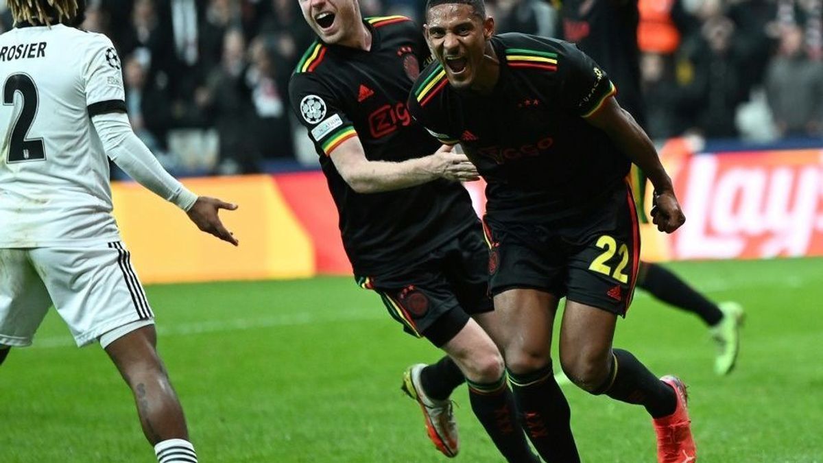 Sebastien Haller (r.) trifft gegen Besiktas doppelt