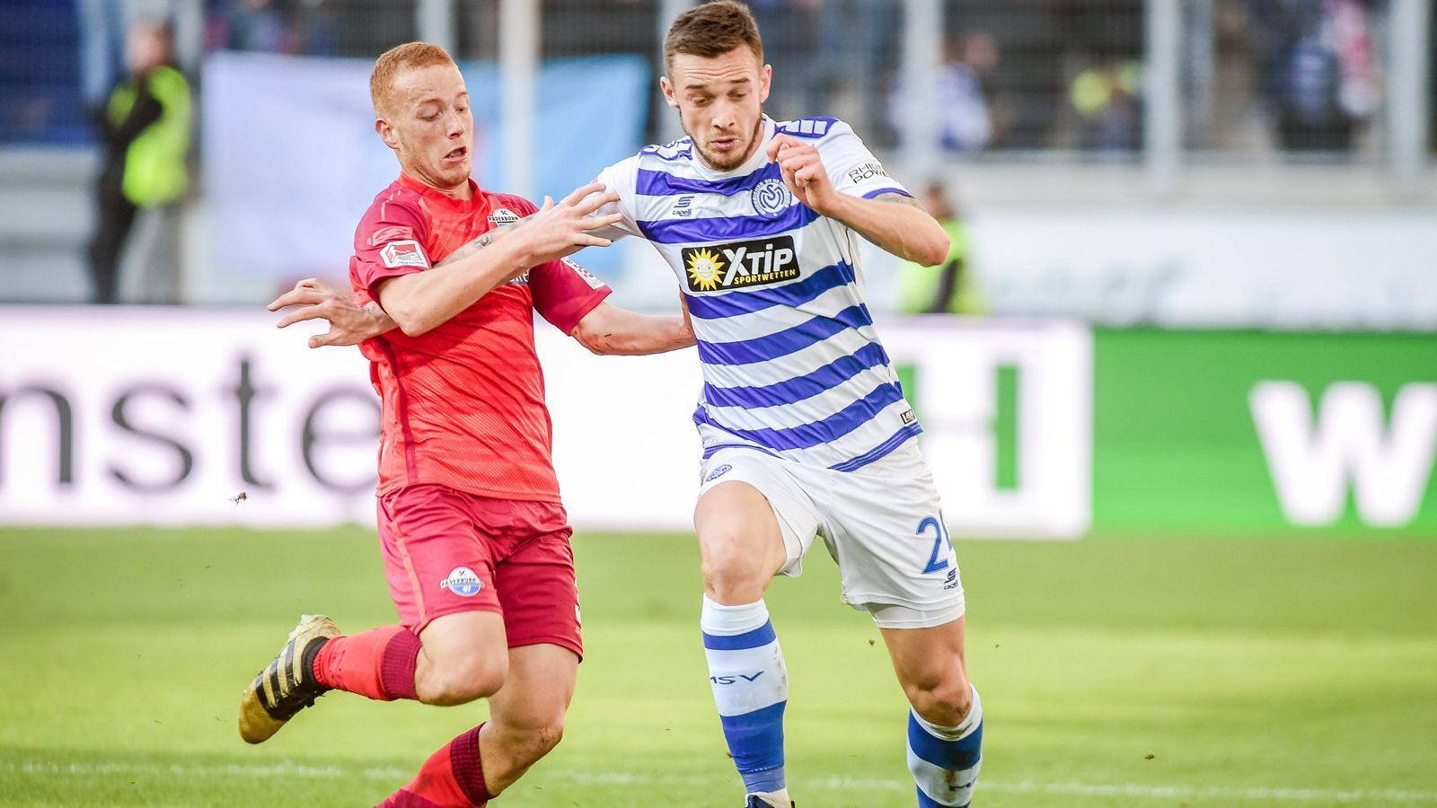 
                <strong>MSV Duisburg - SC Paderborn 1:3</strong><br>
                Gerade rechtzeitig vor dem Pokal-Duell mit Paderborn konnte der MSV Duisburg seinen Negativlauf von fünf Pleiten in Folge in der 2. Bundesliga durch einen 3:2-Sieg über Darmstadt beenden. Doch mit dem Aufsteiger aus Ostwestfalen wartet jetzt die Torfabrik (48 Treffer) der 2. Bundesliga. Zuletzt schoss sich der SCP für das Spiel in Duisburg so richtig warm, gewann gegen Fürth gleich mit 6:0. Mit Duisburg hat die Baumgart-Elf auch noch eine Rechnung zu begleichen, denn der SCP verlor in der Zweitliga-Hinrunde auswärts mit 0:2.
              