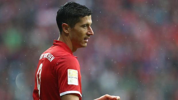 
                <strong>Robert Lewandowski</strong><br>
                Robert Lewandowski: Es war nicht unbedingt der Abend des Polen gegen den Hauptstadt-Klub. Gleich in der zweiten Minute scheiterte Lewandowski aus kurzer Distanz per Kopf, 30 Minuten später vergab er eine weitere Topchance und zudem wurde dem Polen - zu Recht - wegen einer Abseitsstellung auch noch ein Tor aberkannt. ran-Note: 3-
              