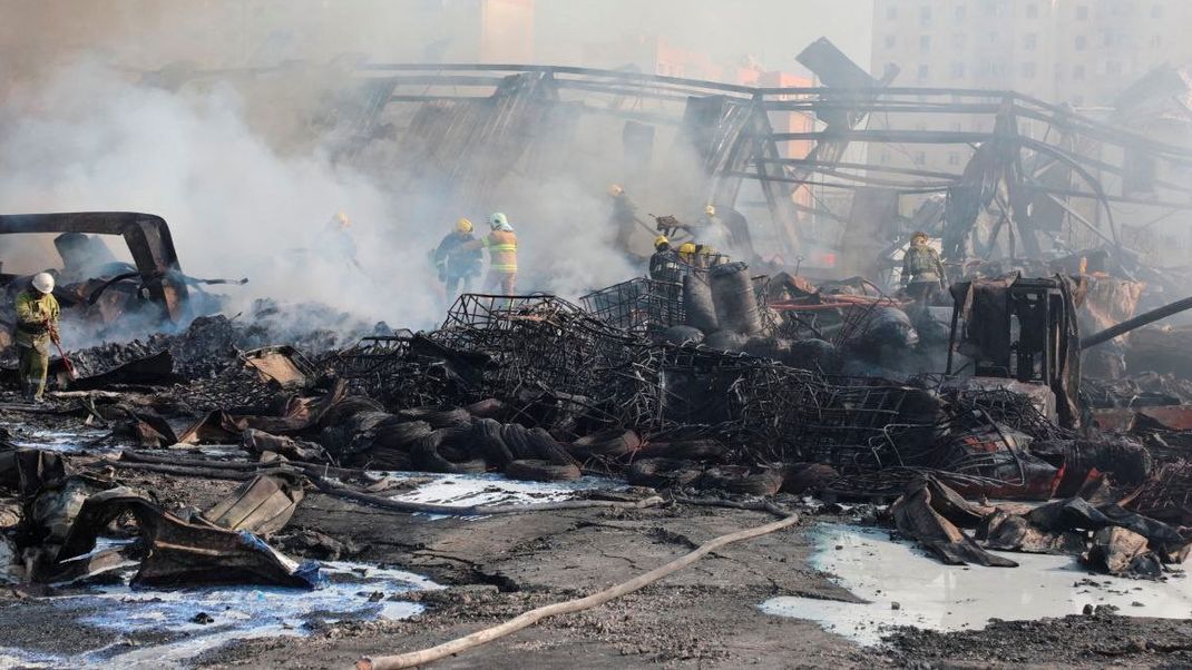 Eine gewaltige Explosion samt Feuer und Druckwelle nahe des usbekischen Flughafens Taschkent sorgte für etliche Verletzte, einen Toten und Schäden an Wohnhäusern.