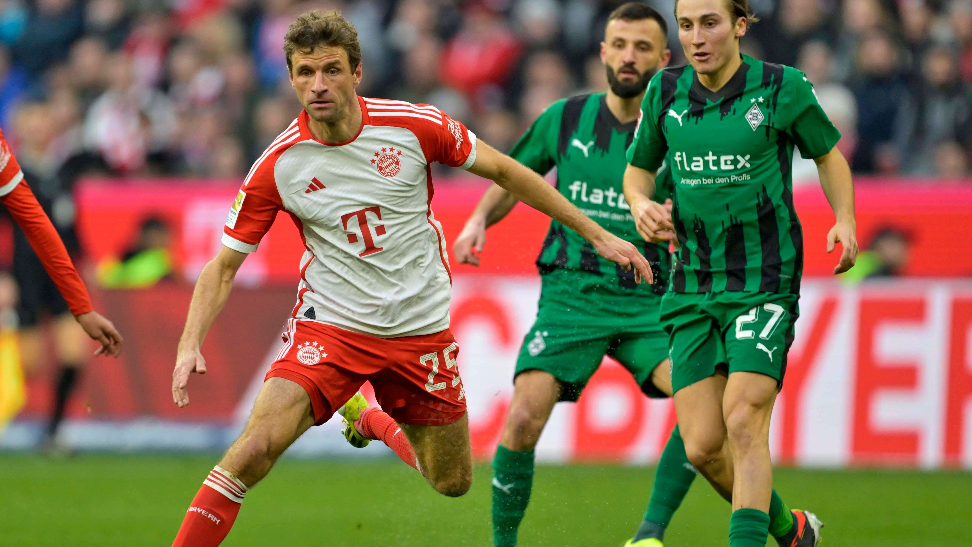 <strong>Thomas Müller</strong><br>Er darf wegen der Verletzung von Kingsley Coman von Beginn an ran, bringt lange Zeit wenig zustande. Aber mit schöner Vorarbeit bei Sanes Großchance (10.) und vor dem Ausgleich. Wechselt nach der Pause vom Zentrum nach rechts, seine Flanken sind aber schwach. Stört Nicolas jedoch entscheidend vor Kanes 2:1 und geht dann vom Feld (71.). Feiert seinen 500. Pflichtspiel-Sieg.&nbsp;<strong><em>ran</em>-Note: 3</strong>