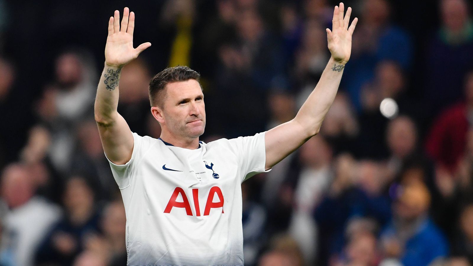 
                <strong>Robbie Keane</strong><br>
                Im November 2018 beendete der 38-jährige Ire Robbie Keane seine höchst erfolgreiche Laufbahn. Wie Klinsmann, so spielte auch Stürmer Keane in mehreren Ären für die Spurs. Insgesamt lief er 298 Mal für Tottenham auf und sorgte dabei für 120 Treffer. Beim Legenden-Duell mit Inter traf Keane ebenfalls. 
              