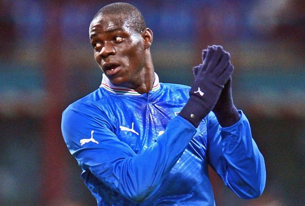 
                <strong>Im Fokus: Mario Balotelli</strong><br>
                Der 23-Jährige traf für die Scuadra Azzurra in 29 Spielen 12 mal und will mit weiteren Toren dazu beitragen, die Gruppenphase zu überstehen.
              