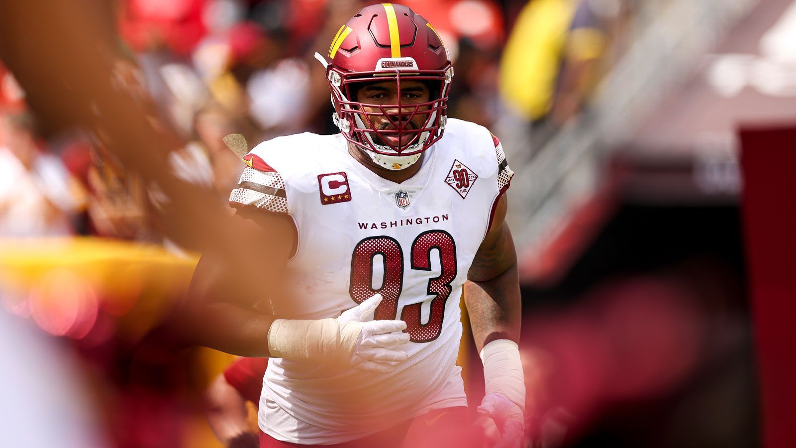 
                <strong>Geteilter 7. Platz: Washington Commanders</strong><br>
                &#x2022; Anzahl der Nominierungen: 4<br>&#x2022; Nominierte Spieler: Jonathan Allen (DT, im Bild), Tress Way (P), Terry McLaurin (WR), Jeremy Reaves (ST)<br>
              