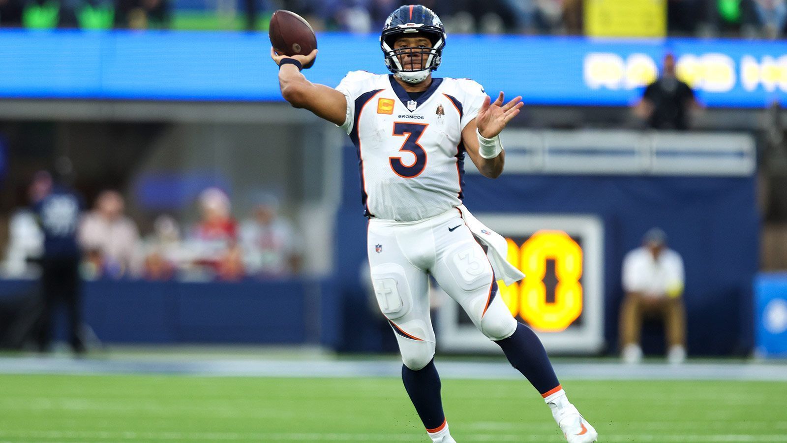 
                <strong>18. (geteilt) Denver Broncos – Russell Wilson</strong><br>
                &#x2022; Gedraftet: 2012<br>&#x2022; Im Team seit: 2022<br>&#x2022; Starter seit: Woche 1, Saison 2022<br>
              