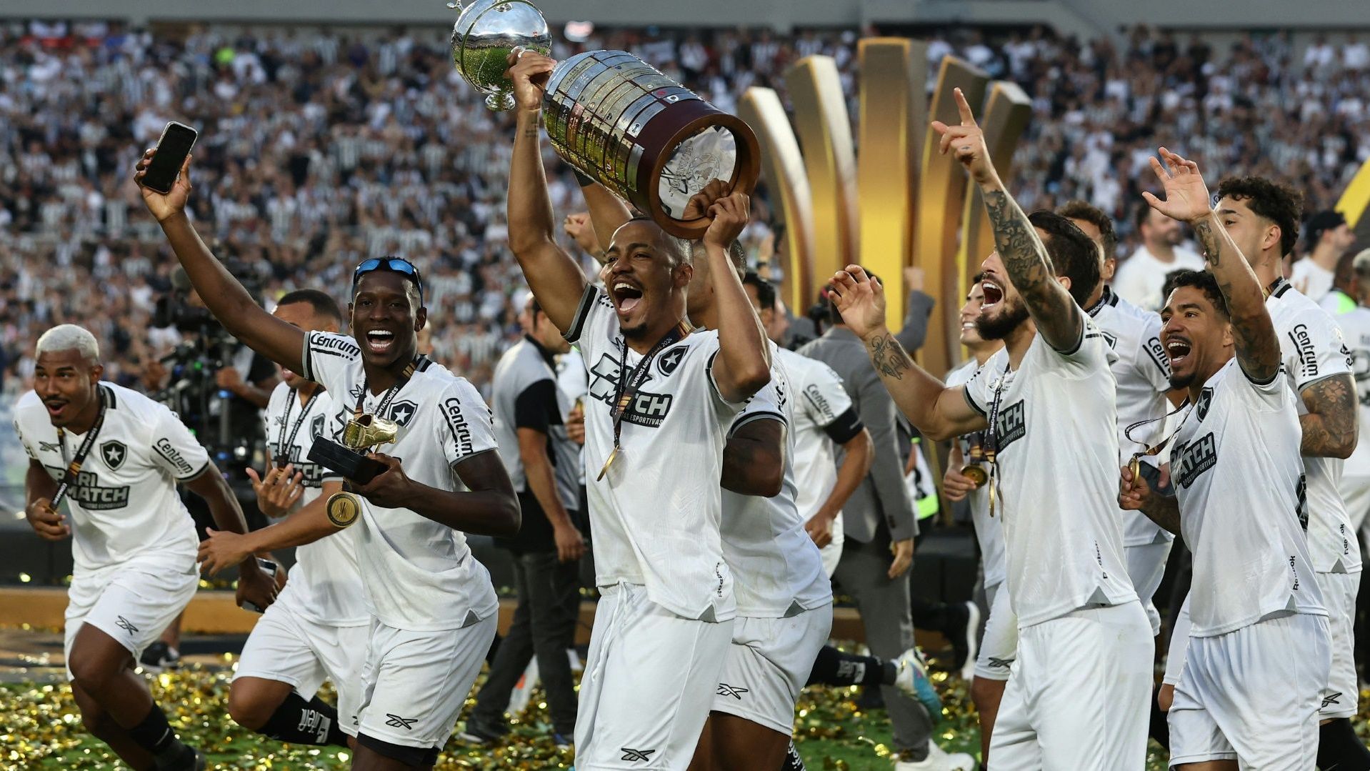 <strong>Botafogo Rio de Janeiro (Brasilien)</strong><br>Stars: Alex Telles (LV), Luiz Henrique (RA), Igor Jesus (ST)<br>Qualifikationsgrund: Sieger der Copa Libertadores 2024