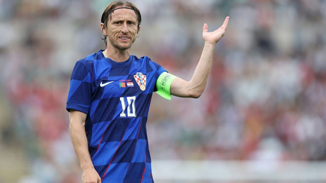 EM live Gruppe B: Am Mittwoch, den 18. Juni, trifft Kroatien mit ihrem Star Luka Modric und das Team aus Albanien in Hamburg aufeinander. Anstoß ist um 15 Uhr. Mit unserem ran.de Liveticker mit dabei, wenn  der Ball zum Spiel rollt.