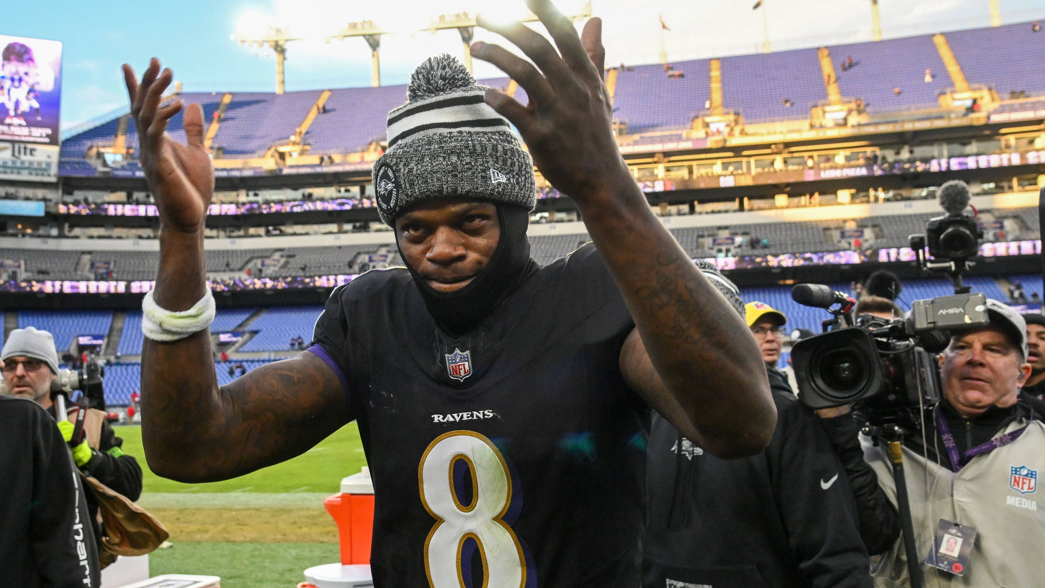 <strong>Lamar Jackson (Baltimore Ravens)</strong><br>Am 31. Dezember beim 56:19 gegen die Miami Dolphins. Jackson warf für 321 Yards und fünf Touchdowns, von 21 Pässen brachte er 18 an den Mann.