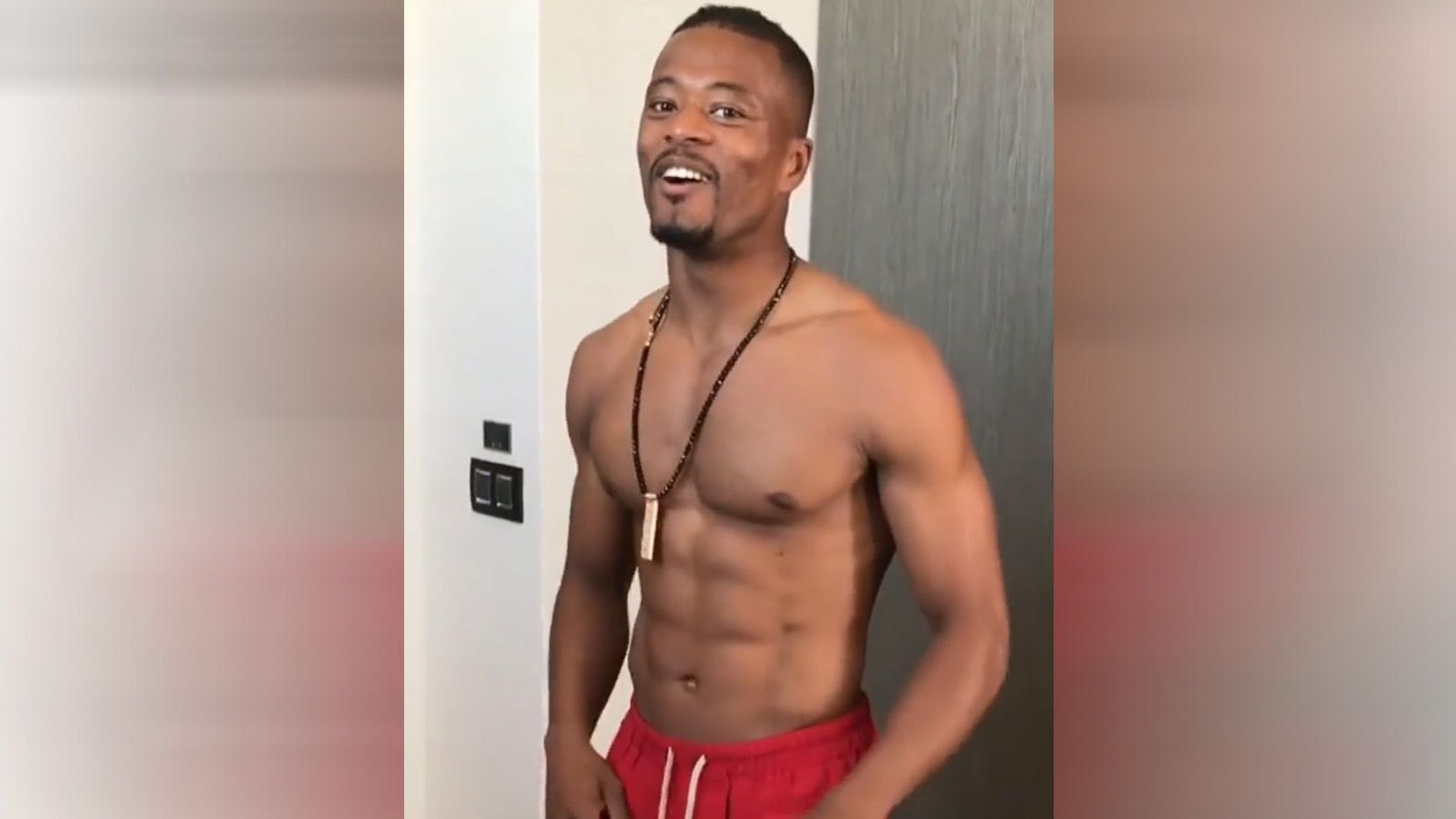 
                <strong>Patrice Evra heute</strong><br>
                ...Seinem Ruf bleibt er auch heute noch treu. Mittlerweile aber beim Kampfsport.
              