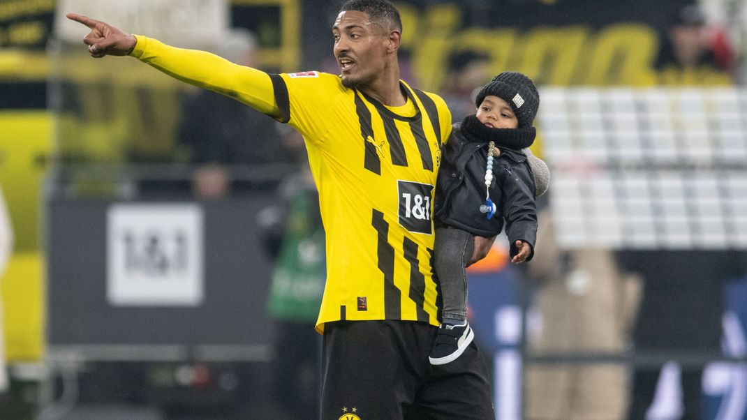 Sébastien Haller feiert sein Comeback mit seinem Sohn.