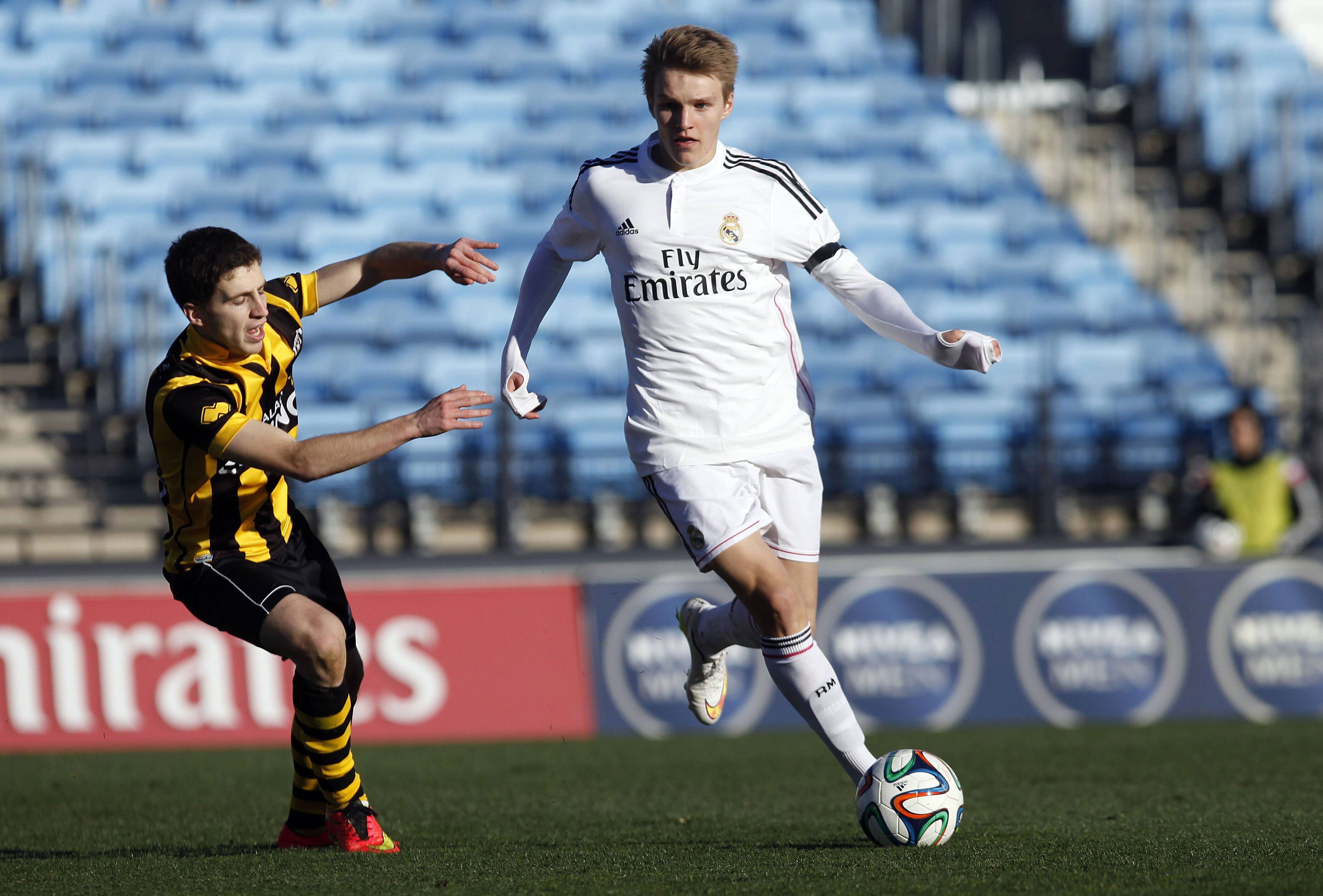 
                <strong>Martin Ödegaard</strong><br>
                Der erst 16-Jährige Norweger (re.) wurde im Winter von halb Europa gejagt und wird nun unter Zinedine Zidane in der zweiten Mannschaft von Real Madrid ausgebildet. Große Hoffnungen und Erwartungen liegen also auf den Schultern des Mittelfeldspielers.
              