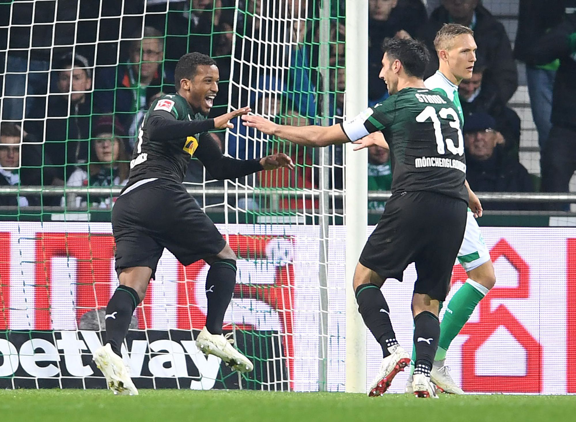 Gladbach festigt dank Plea Platz zwei