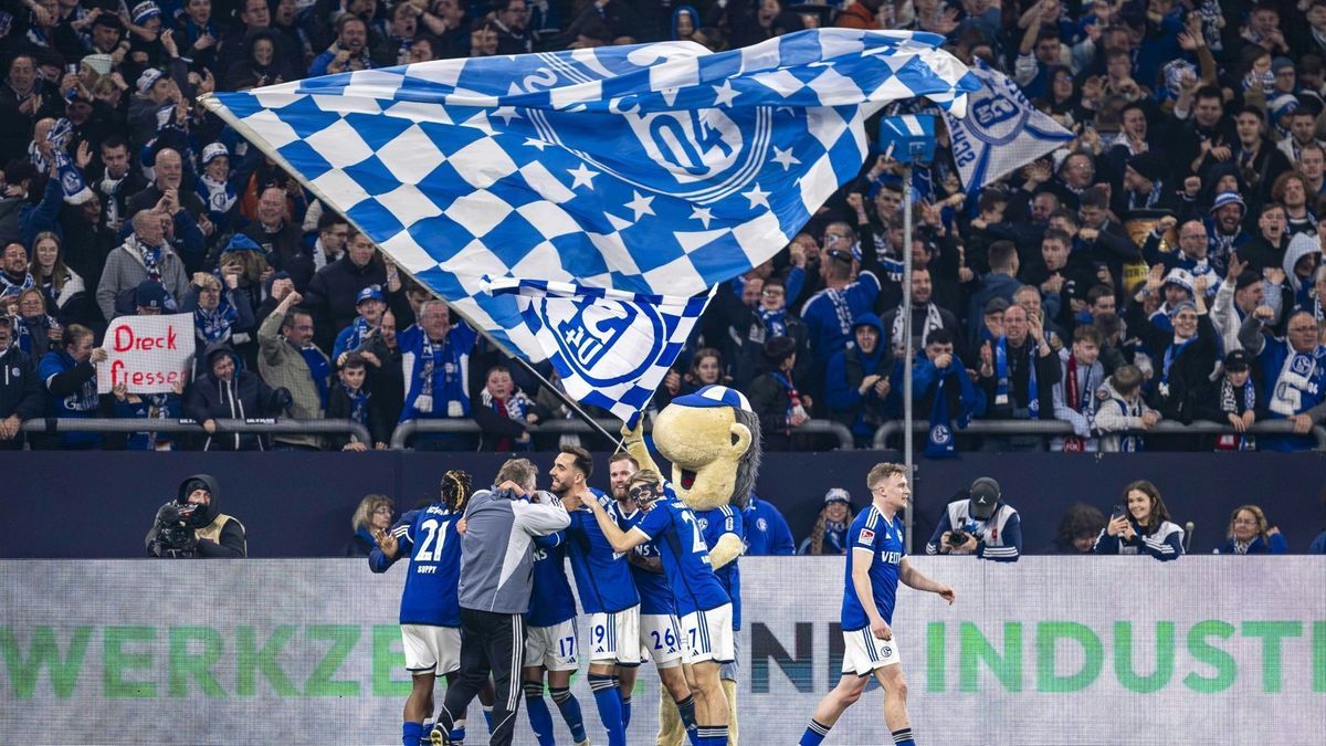 Schalke jubelt nach dem 3:1 gegen St. Pauli